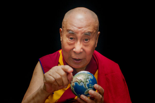 01_WISDOM OF HAPPINESS_DALAI LAMA_Copyright Das Kollektiv GmbH